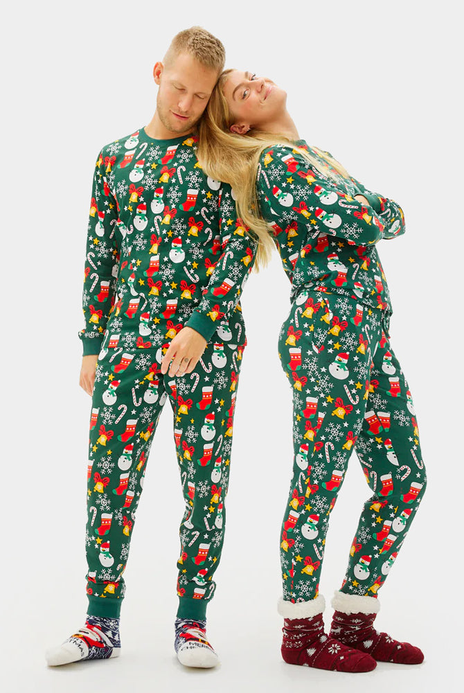 Pijama de Navidad para Mujer y Hombre Verde con Motivos Navideños