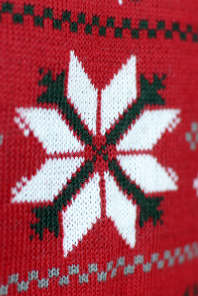 Jersey de Navidad Parejas Rojo con Renos, Árboles y Estrellas Polares Detalle