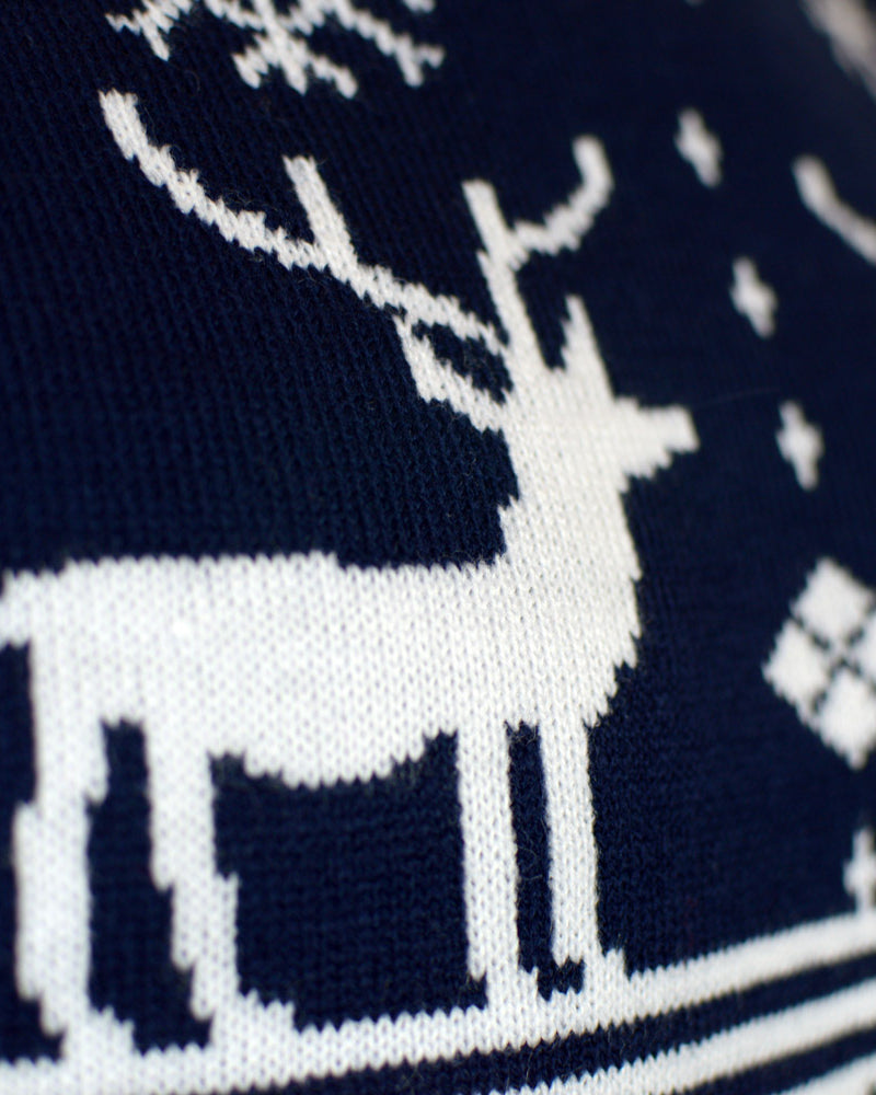 Jersey Navideño para Familia con Renos y Estrellas Azul Nordic Detalle