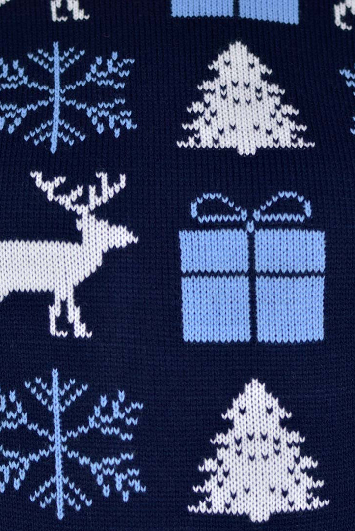Jersey de Navidad para Hombre Azul con Renos, Regalos y Pinos Detalle