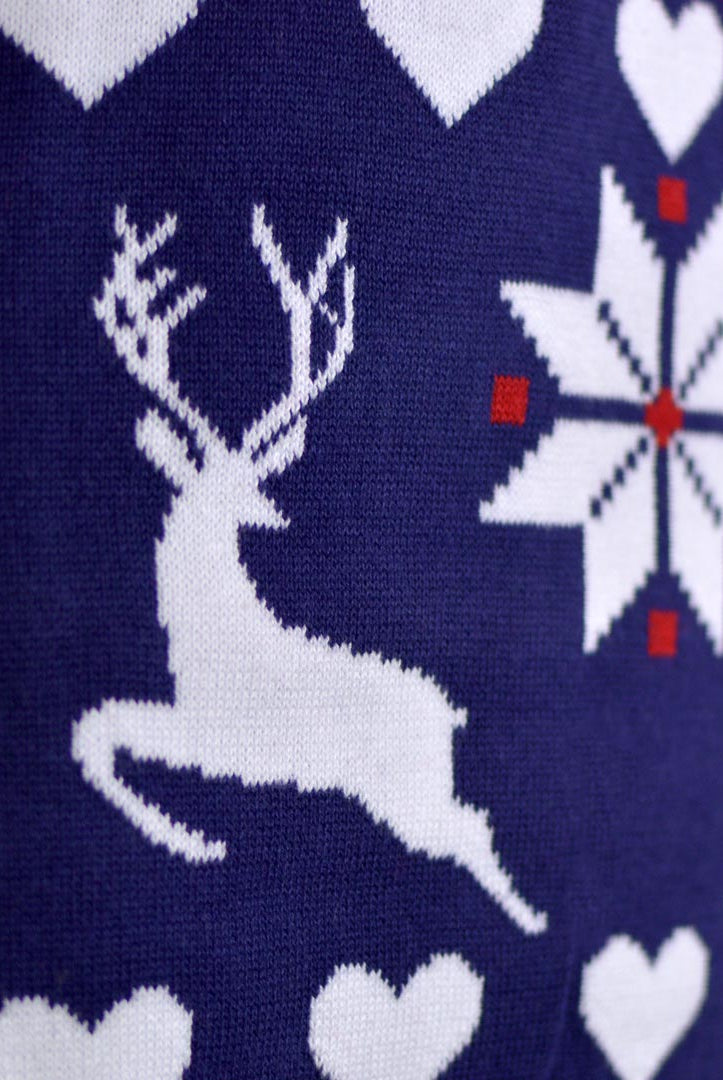 Jersey de Navidad para Hombre Renos y Corazones Azul y Rojo Detalle