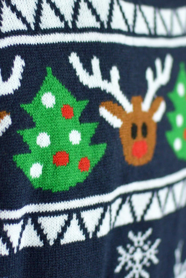 Jersey de Navidad Parejas Cárdigan Azul con Renos y Árboles detalle