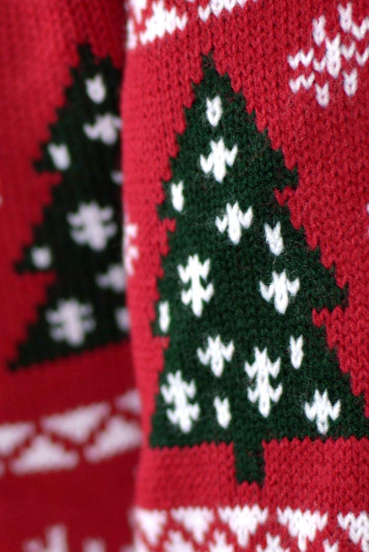 Jersey de Navidad Parejas con Renos Árboles y Regalos Navideños Detalle