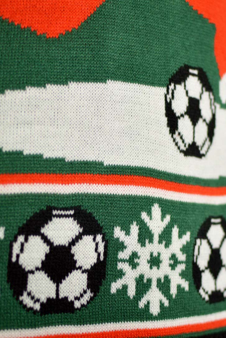 Jersey de Navidad Parejas Verde Papá Noel Jugando al Fútbol Detalle Balón