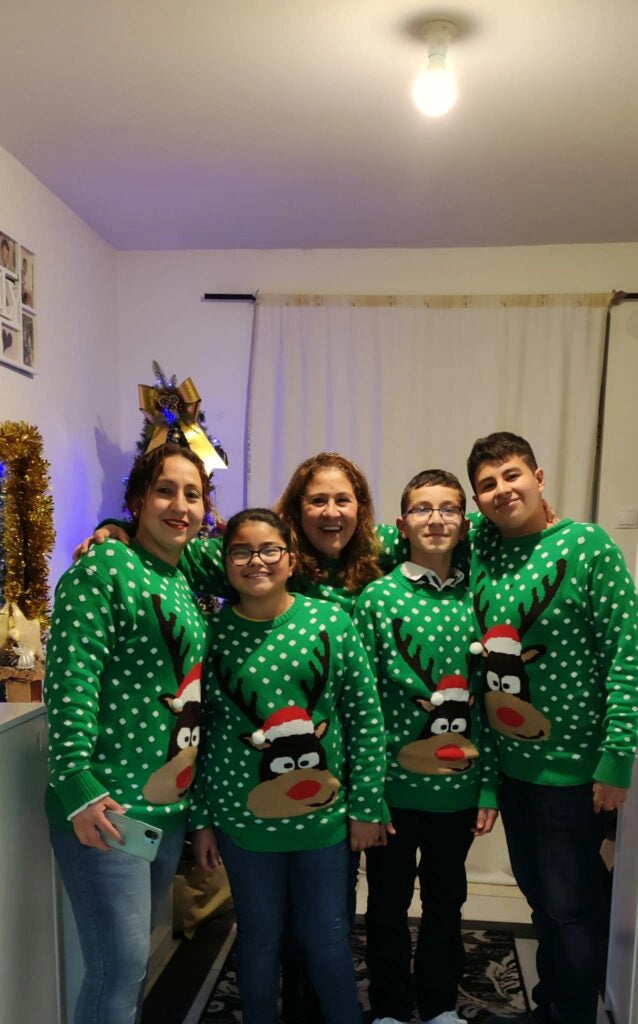 FAMILIA-JERSEY-NAVIDENO-VERDE-RENO