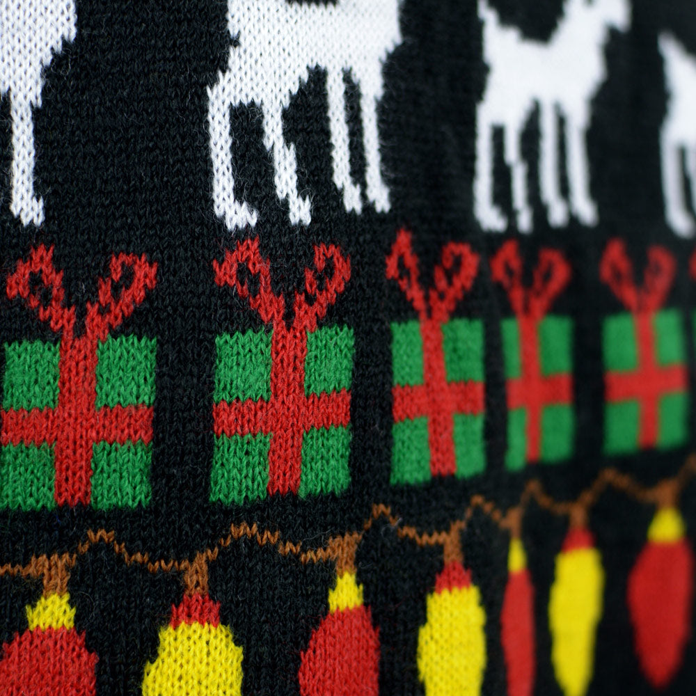 Jersey de Navidad Negro con Árboles, Renos y Regalos
