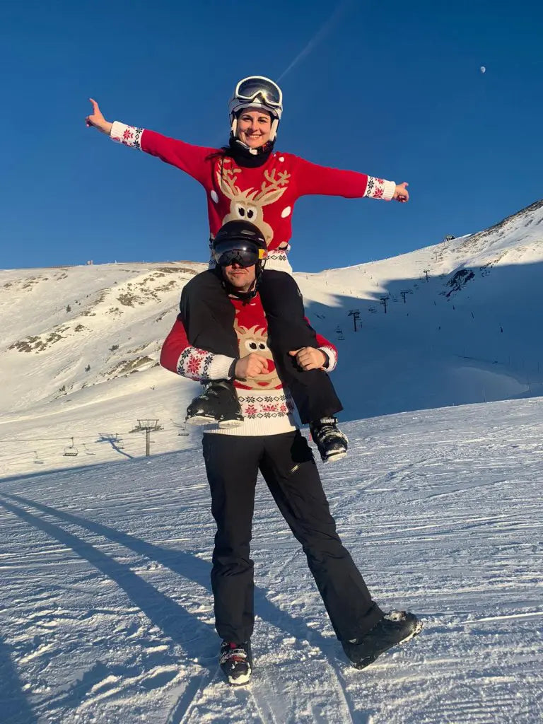 PAREJA-JERSEY-NAVIDENO-ROJO-RENO-NIEVE-ESQUI-SIERRA