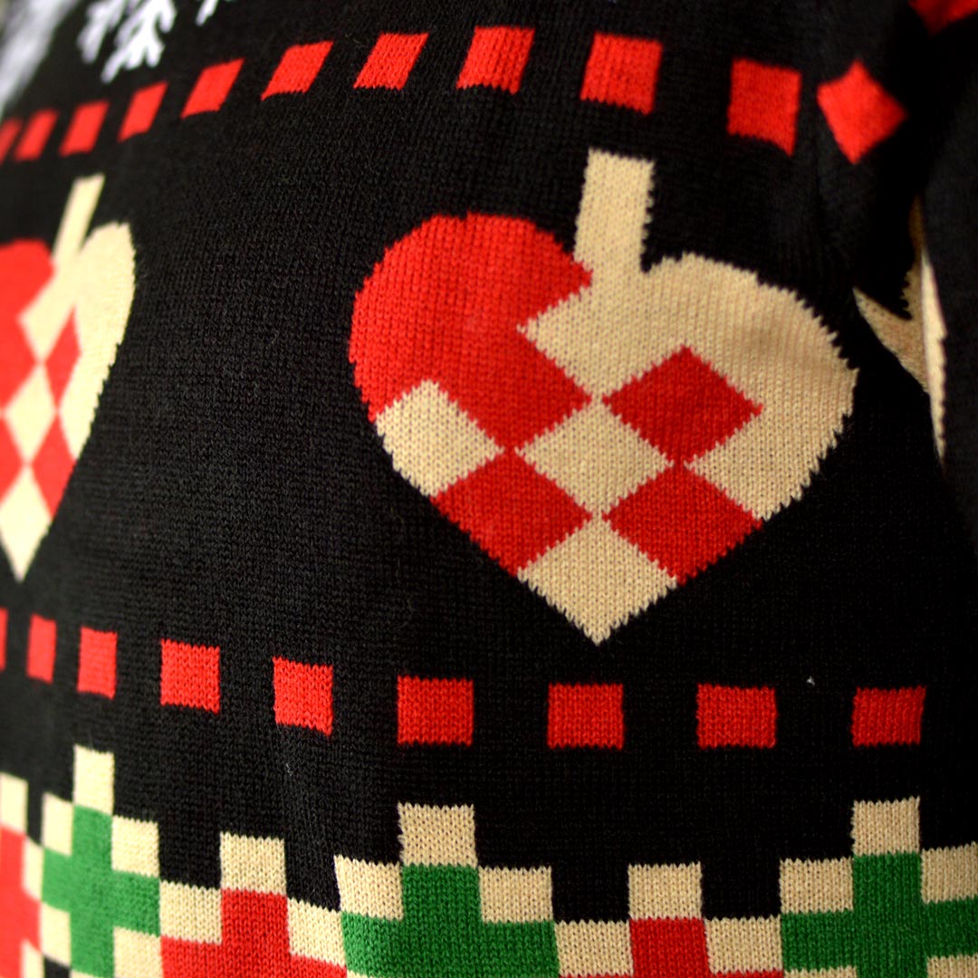 Jersey de Navidad Parejas Negro con Nieve, Corazones y Árboles Detalle